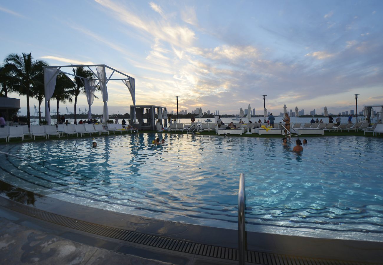 Departamento en Miami Beach - Cool Penthouse w Ocean View 5* Hotel