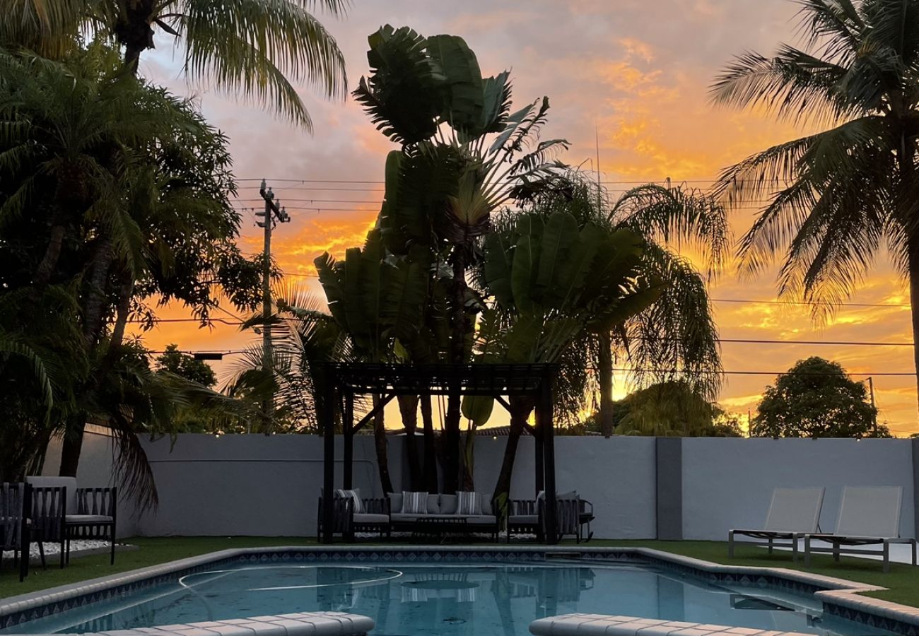 Casa en Miami - Gorgeous 4BR House with Pool Sunset Views