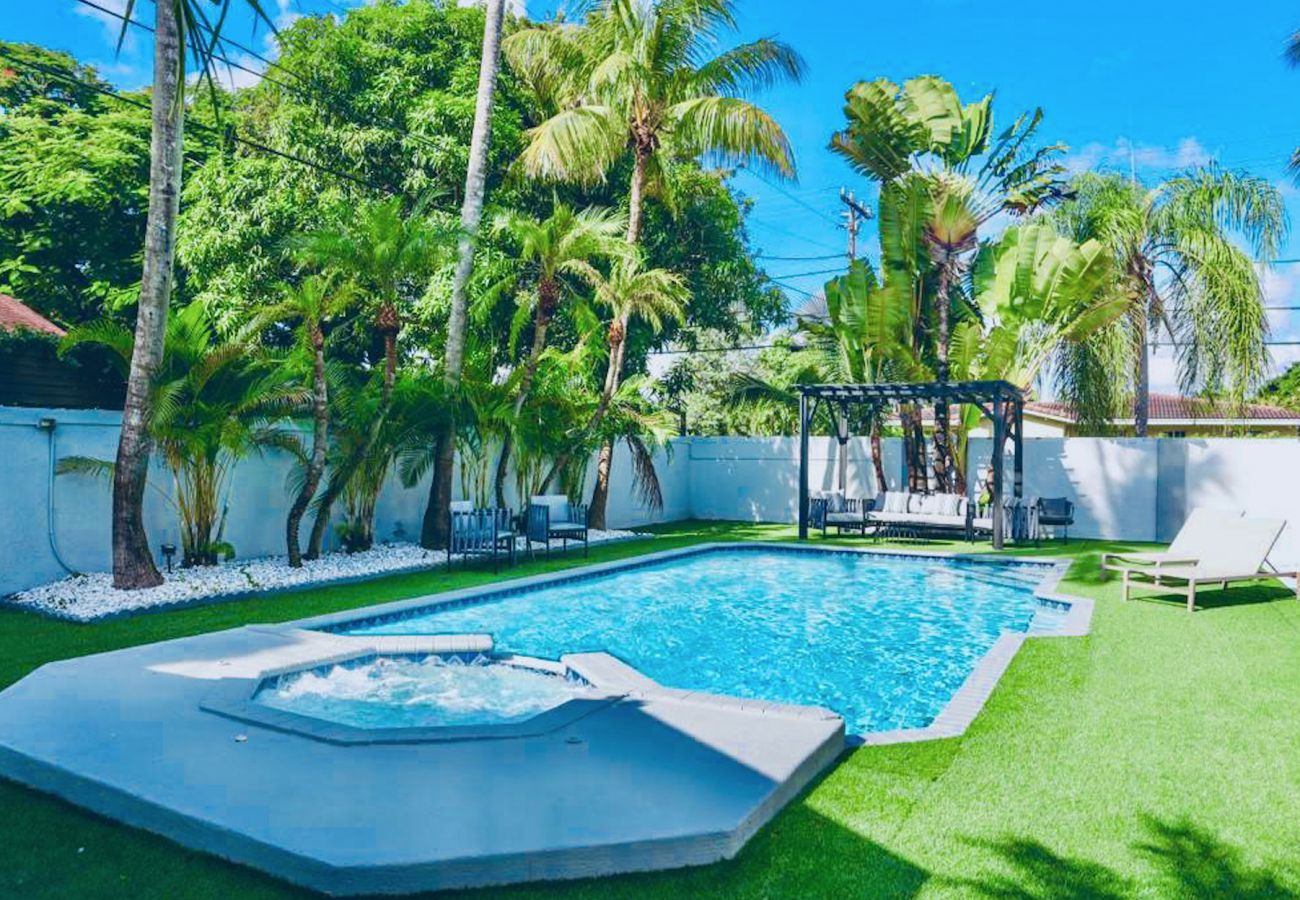 Casa en Miami - Gorgeous 4BR House with Pool Sunset Views