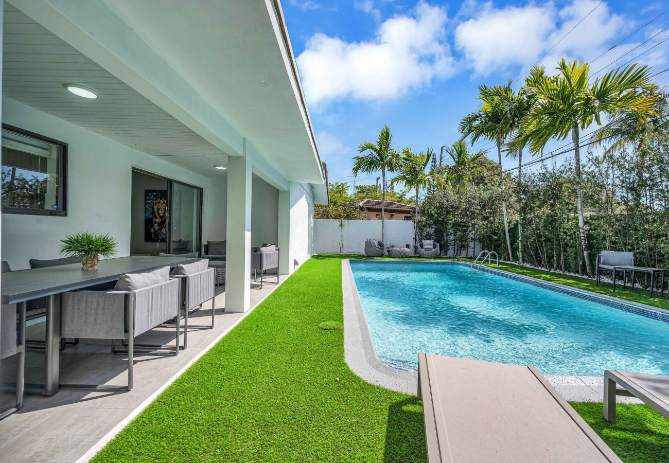 Casa en Miami - Dream House w Pool 4BR, 10 Guests