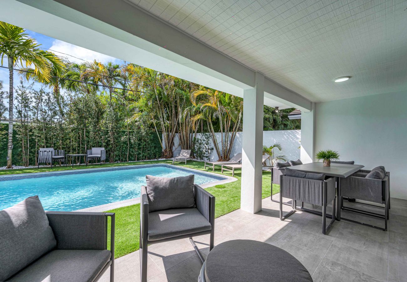 Casa en Miami - Dream House w Pool 4BR, 10 Guests