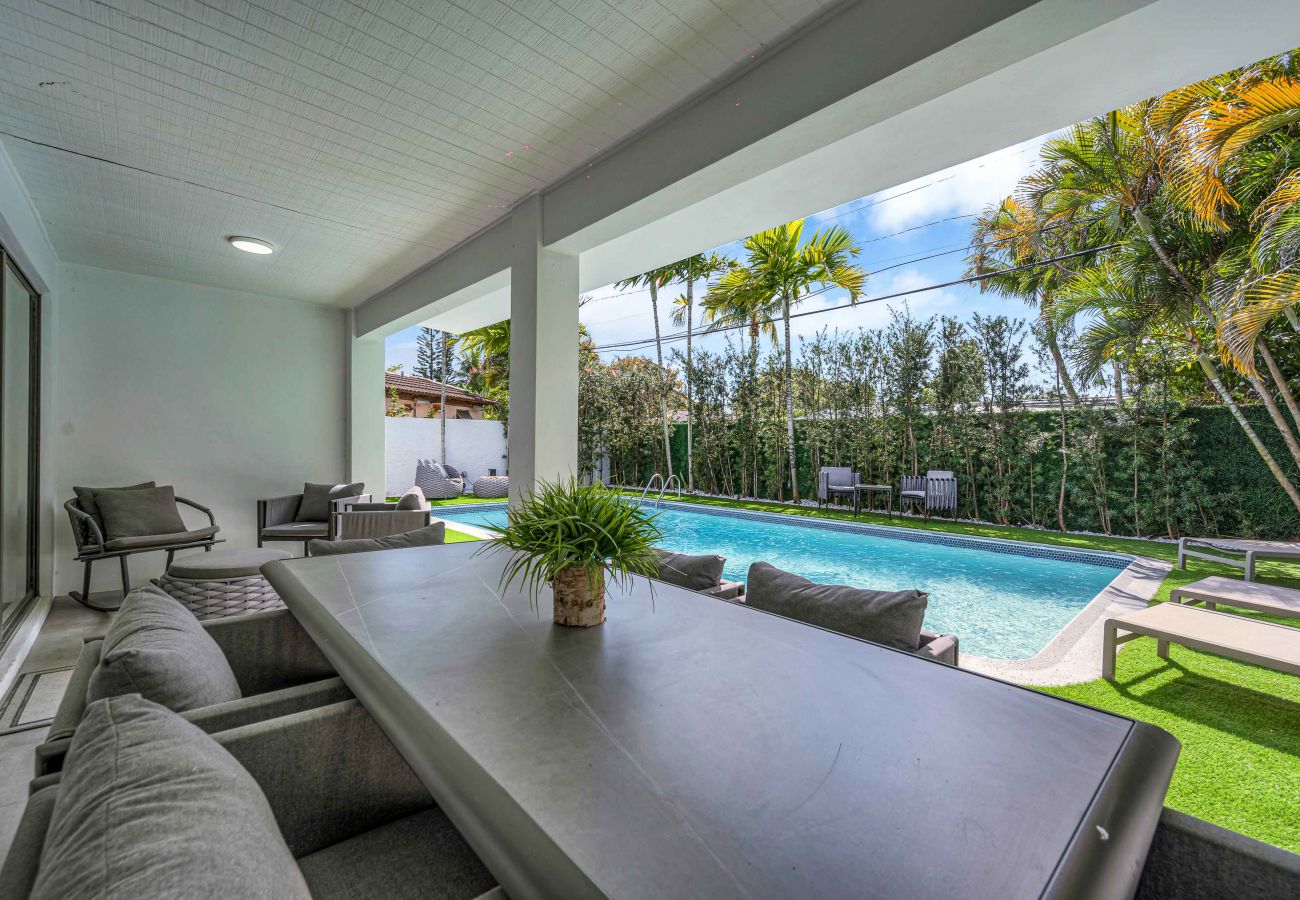 Casa en Miami - Dream House w Pool 4BR, 10 Guests