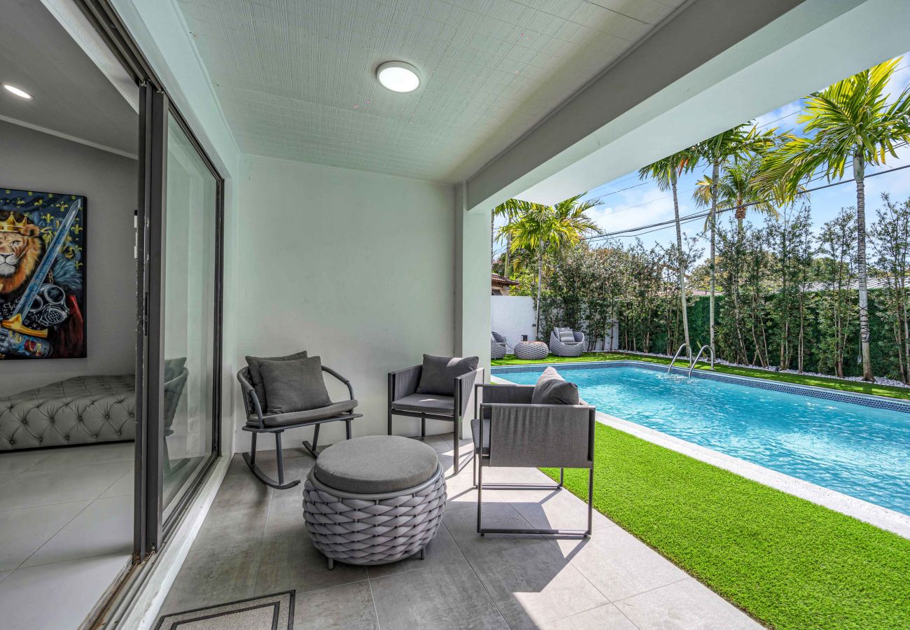 Casa en Miami - Dream House w Pool 4BR, 10 Guests