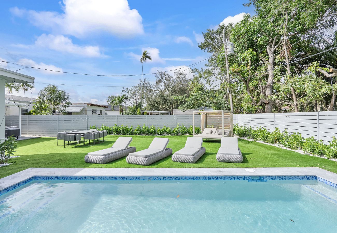 Casa en Miami - Beautiful Miami Home w Pool Central Location 10ppl