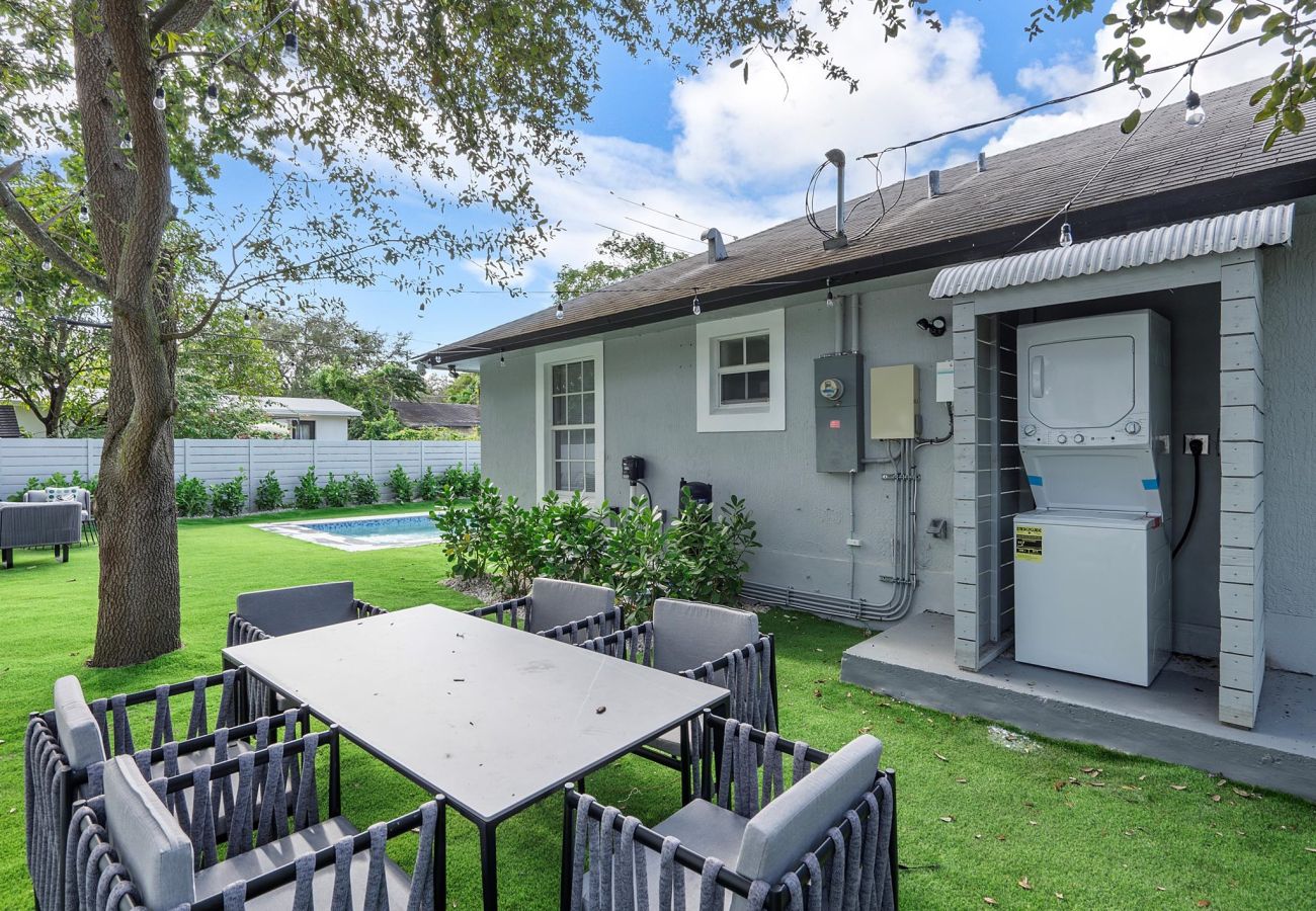 Casa en Miami - Delightful 3BR Home in Design District 7 Guests