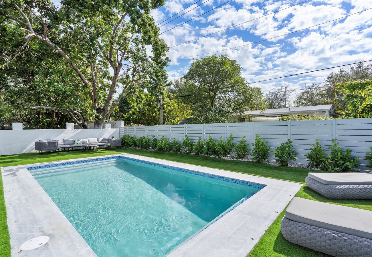 Casa en Miami - MODERN DESIGN DISTRICT HOUSE 7 GUESTS WITH POOL