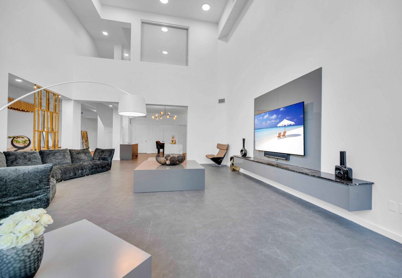 House in Miami Beach - Luxurious 5 Story Townhouse in South Beach