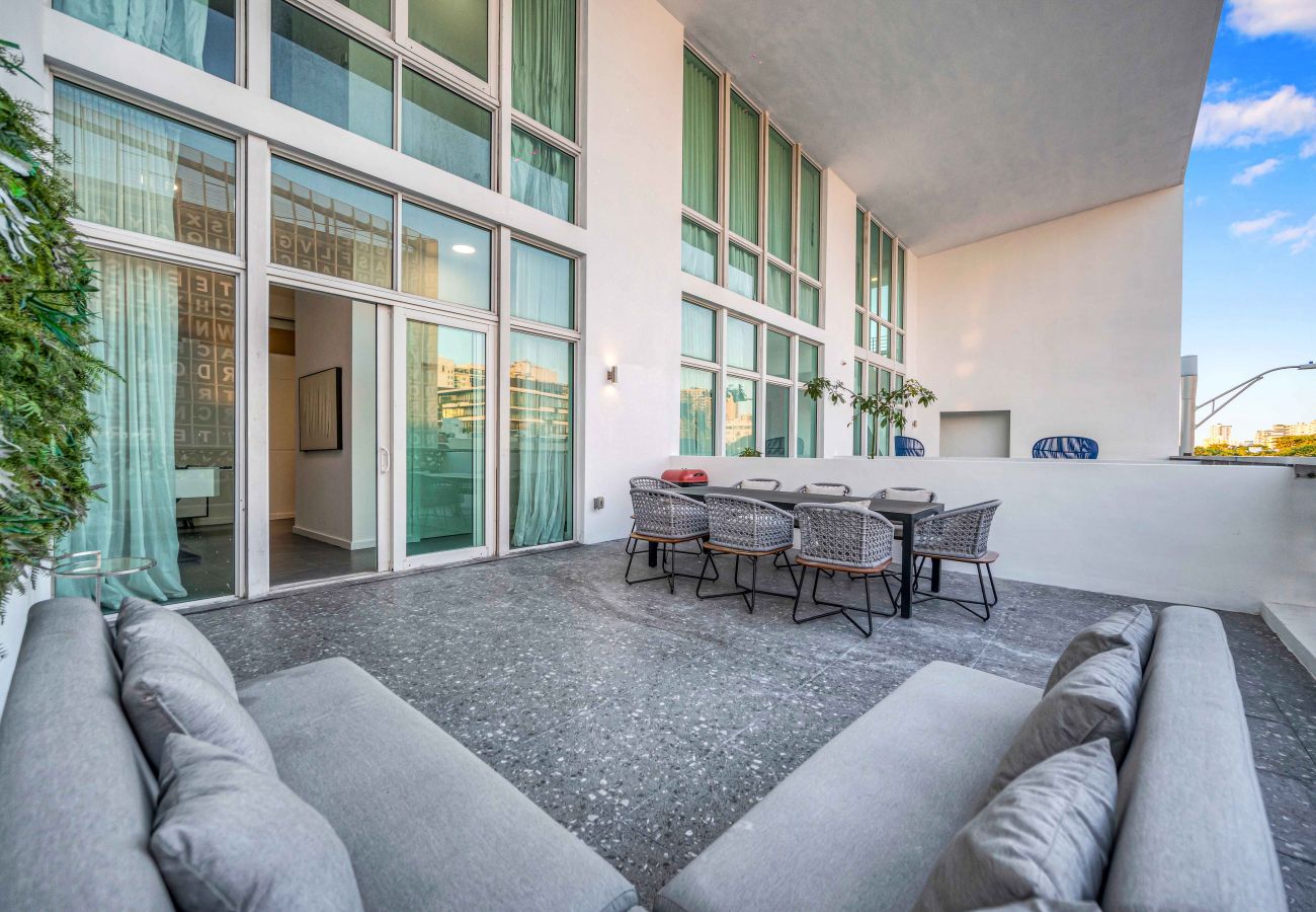 House in Miami Beach - Luxurious 5 Story Townhouse in South Beach