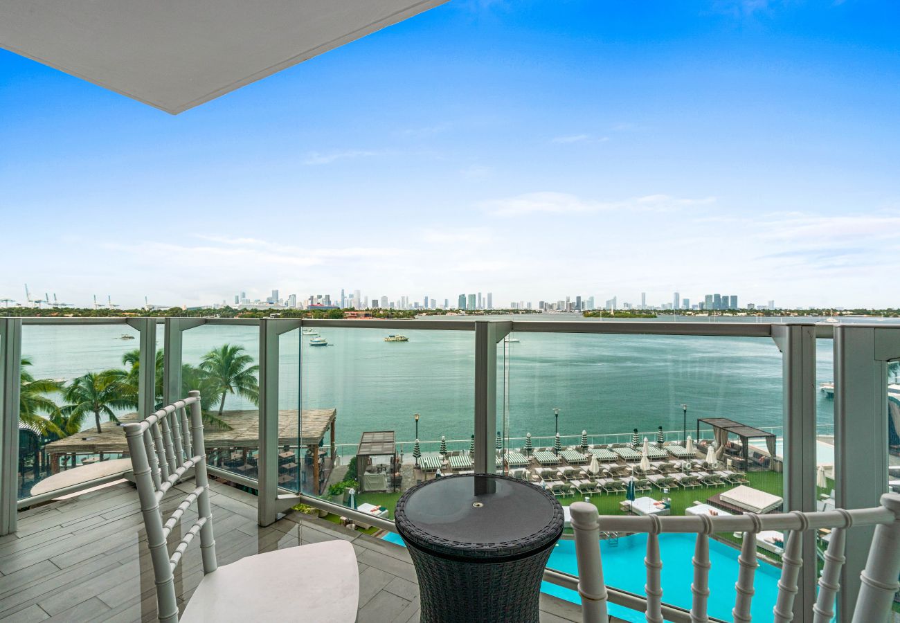 Apartment in Miami Beach - Brilliant 1BR Suite w Bay View 5*