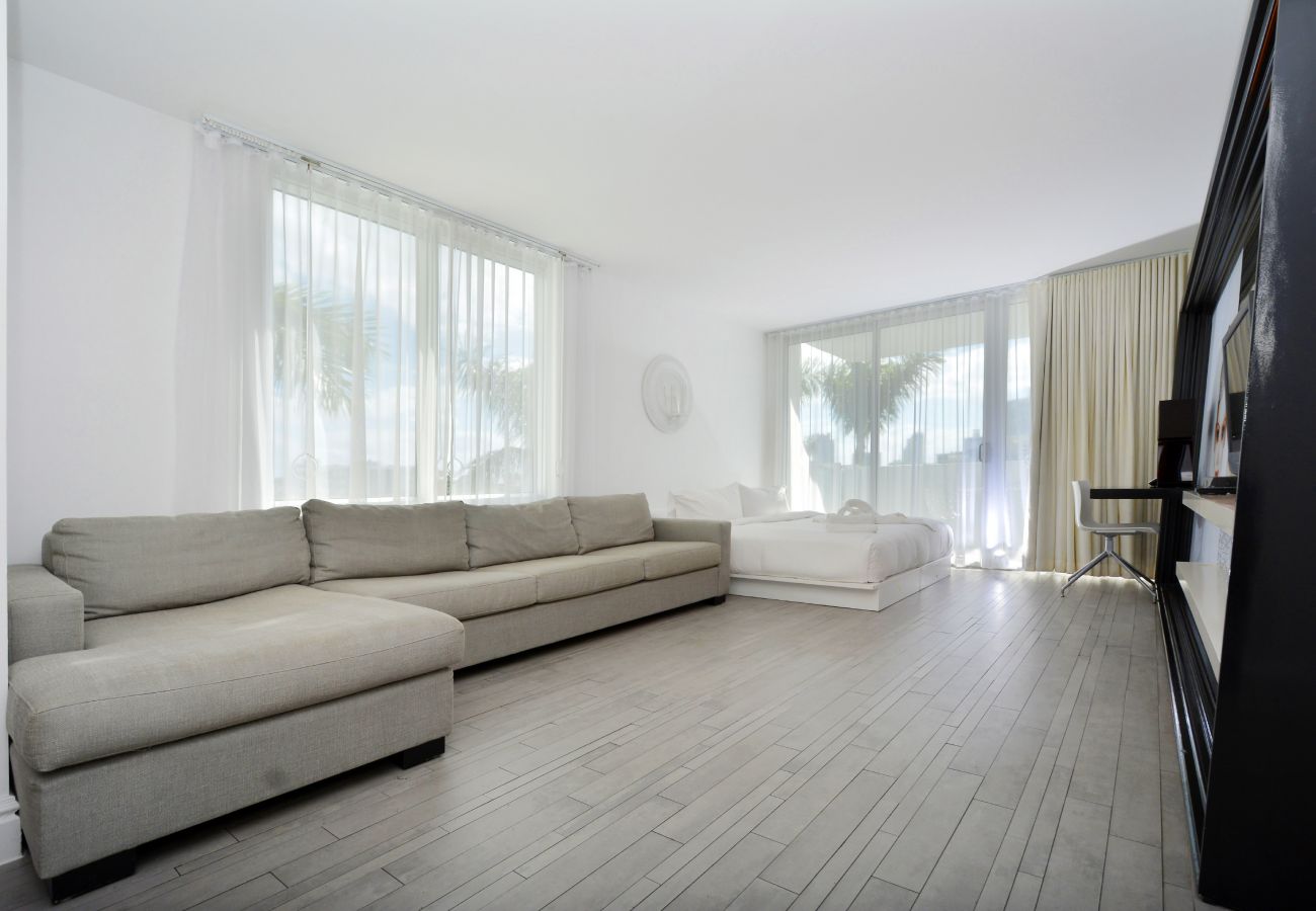 Apartment in Miami Beach - Cool Penthouse w Ocean View 5* Hotel