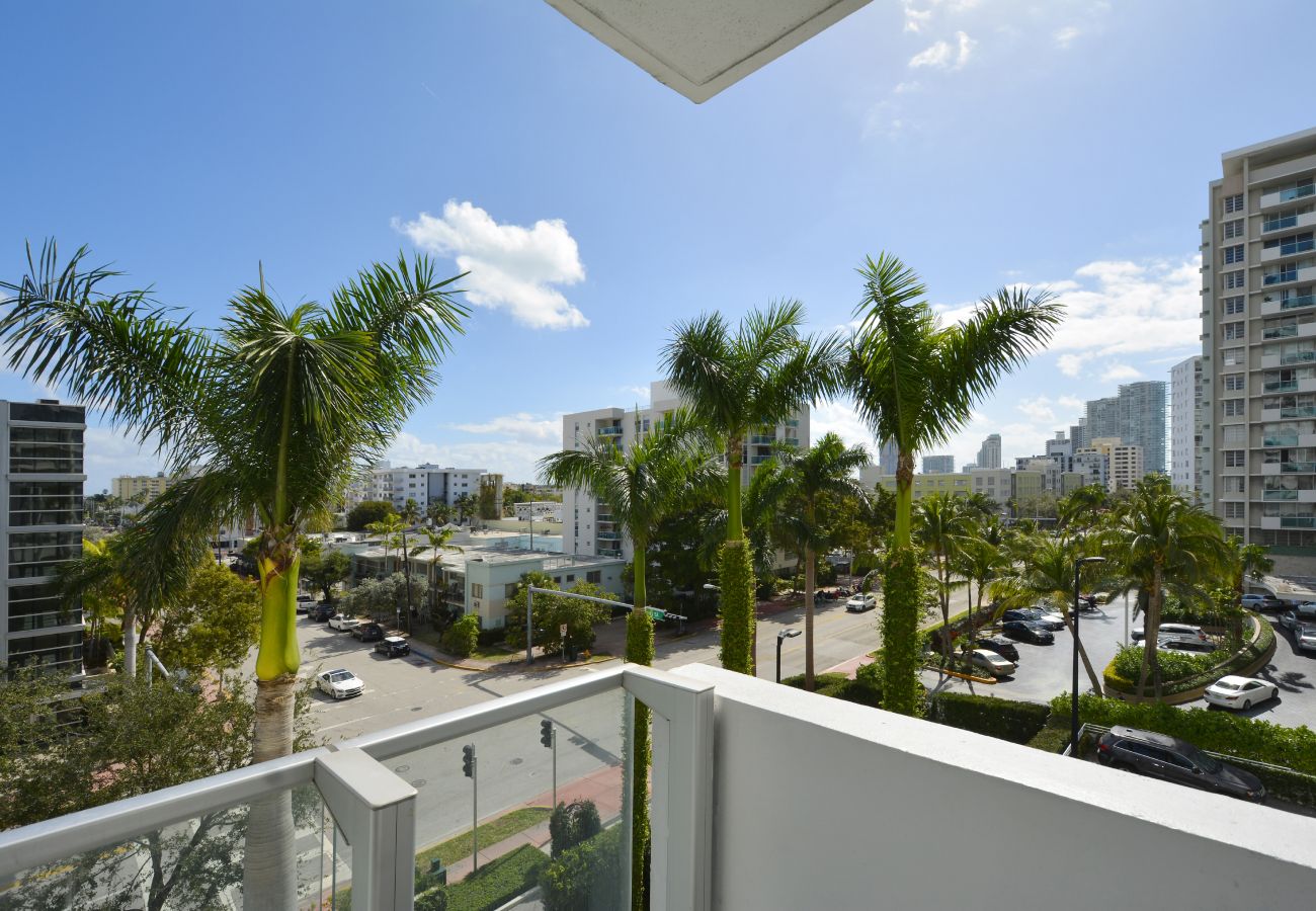 Apartment in Miami Beach - Cool Penthouse w Ocean View 5* Hotel