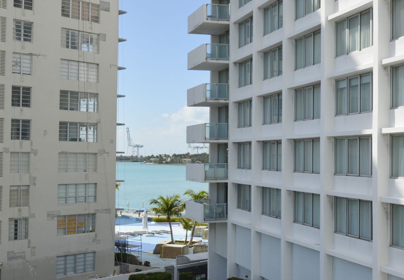 Apartment in Miami Beach - Cool Penthouse w Ocean View 5* Hotel