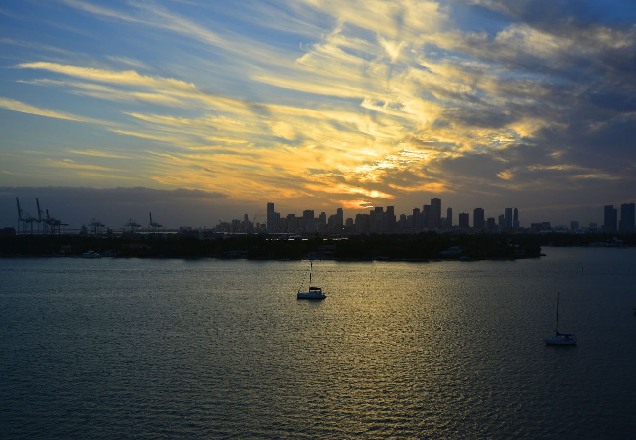 Apartment in Miami Beach - Cool Penthouse w Ocean View 5* Hotel