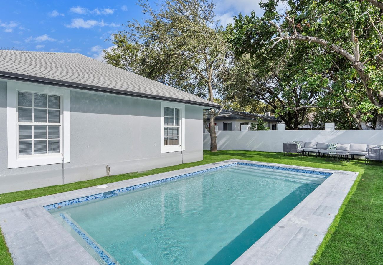 House in Miami - Delightful 3BR Home in Design District 7 Guests