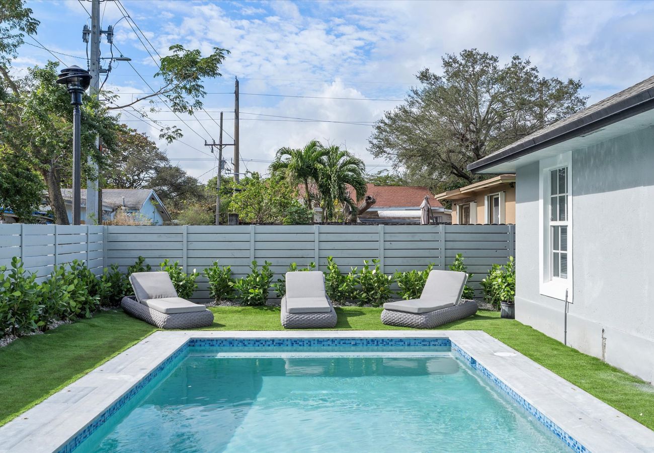 House in Miami - MODERN DESIGN DISTRICT HOUSE 7 GUESTS WITH POOL