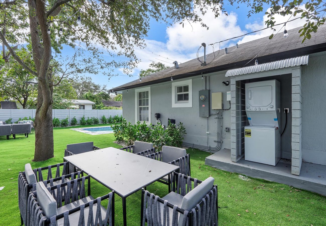 House in Miami - MODERN DESIGN DISTRICT HOUSE 7 GUESTS WITH POOL